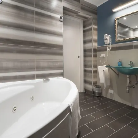 Marini 4*